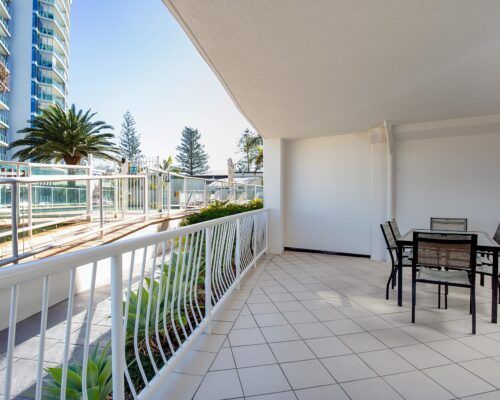 Kirra-Beach-Apartments-2-bed-pool-view (1)