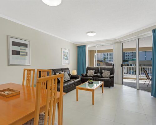 Kirra-Beach-Apartments-2-bed-pool-view (11)