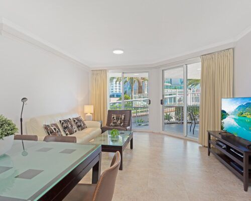 Kirra-Beach-Apartments-2-bed-pool-view (4)