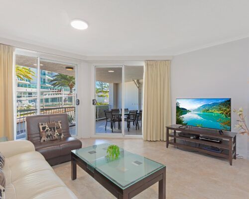 Kirra-Beach-Apartments-2-bed-pool-view (5)