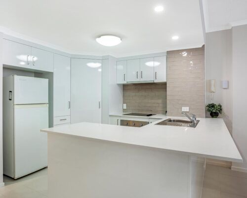 Kirra-Beach-Apartments-2-bed-pool-view (7)