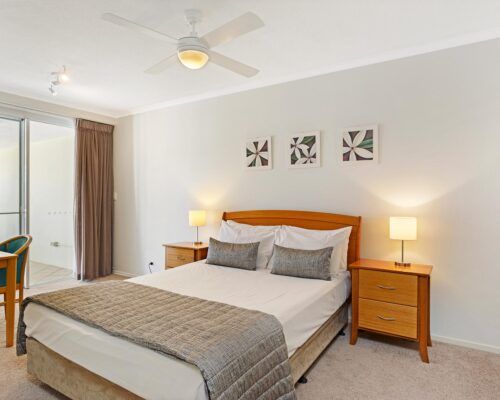 Kirra-Beach-Apartments-2+1-Bed-Poolview (1)