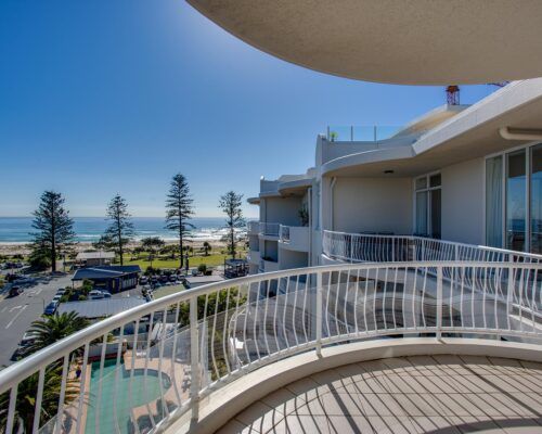 Kirra-Beach-Apartments-Penthouse (14)