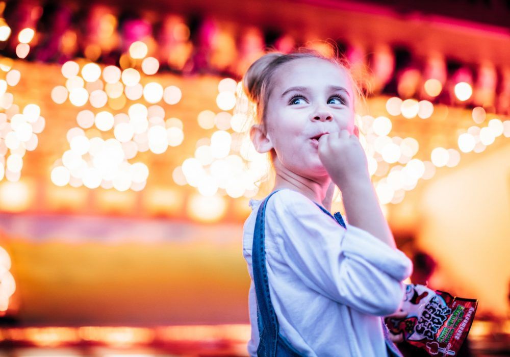young-girl-eating-lolly-at-movie-world young-girl-eating-lolly-at-movie-world